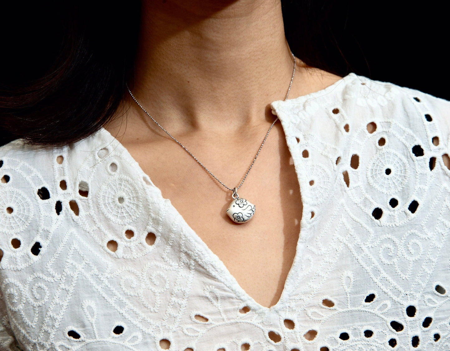 Sterling silver Bird necklace, Sparrow necklace, bird jewelry, bird pendant necklace, dainty necklace, bird statement necklace, gift for her