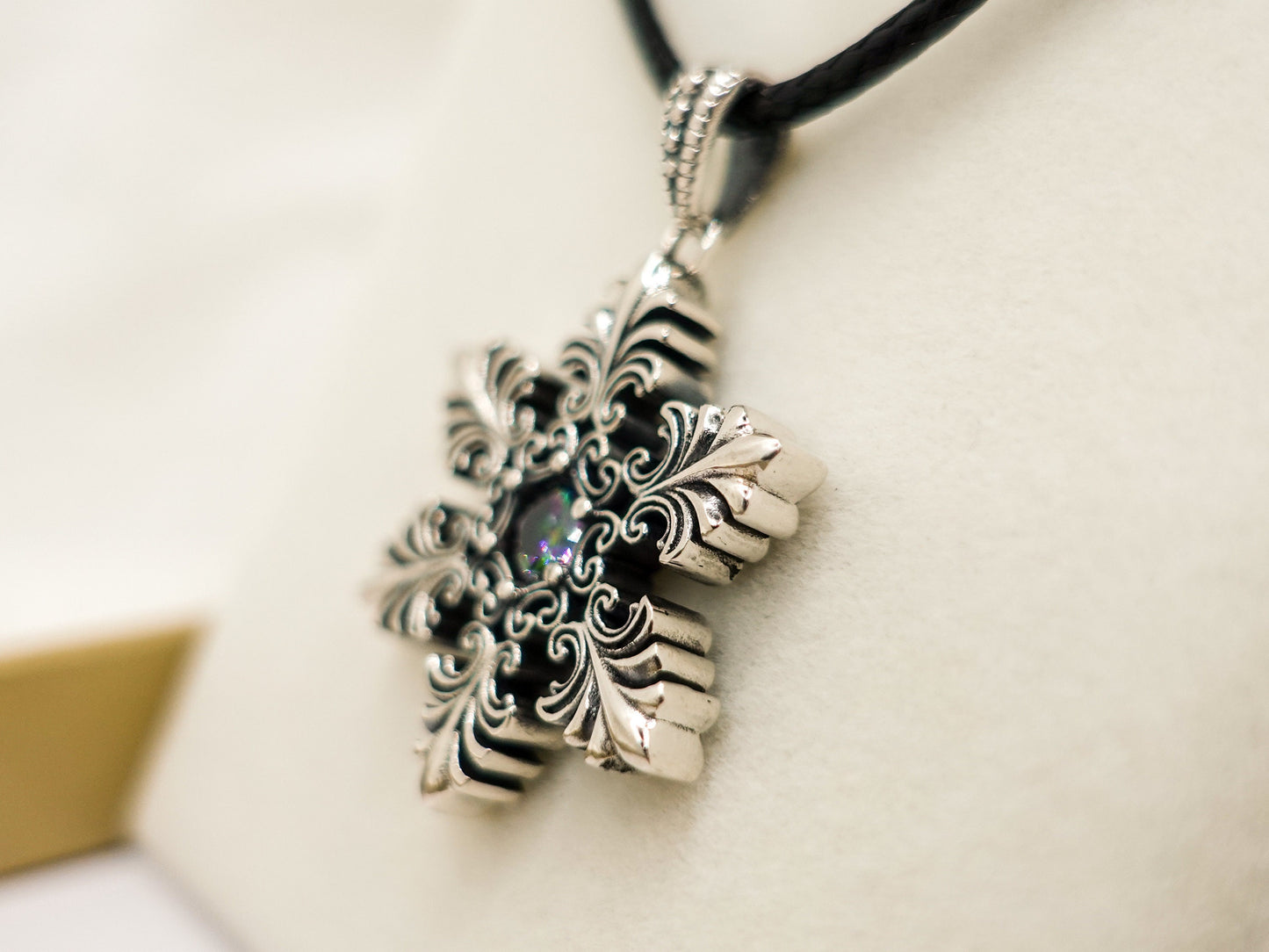 Sterling Silver Winter-themed Pendant for Men Women, Handcrafted Sparkling Snowflake, Unisex Jewelry gift