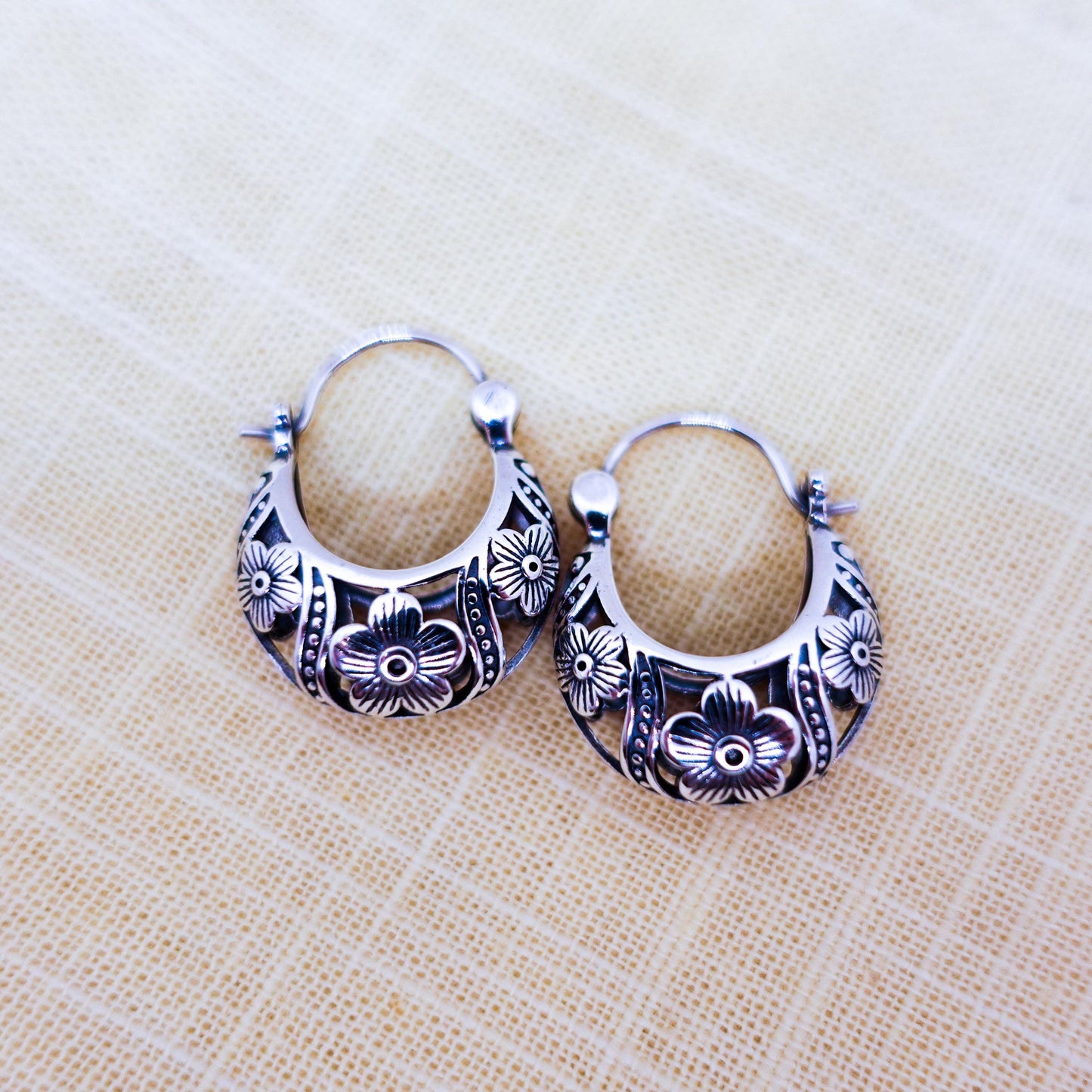 Sterling Silver Hoop Earrings, Filigree Vintage Hoop Earrings, Engraved Hollow Out Floral Small Hoop Earrings, Gift for Her Mom Sisters