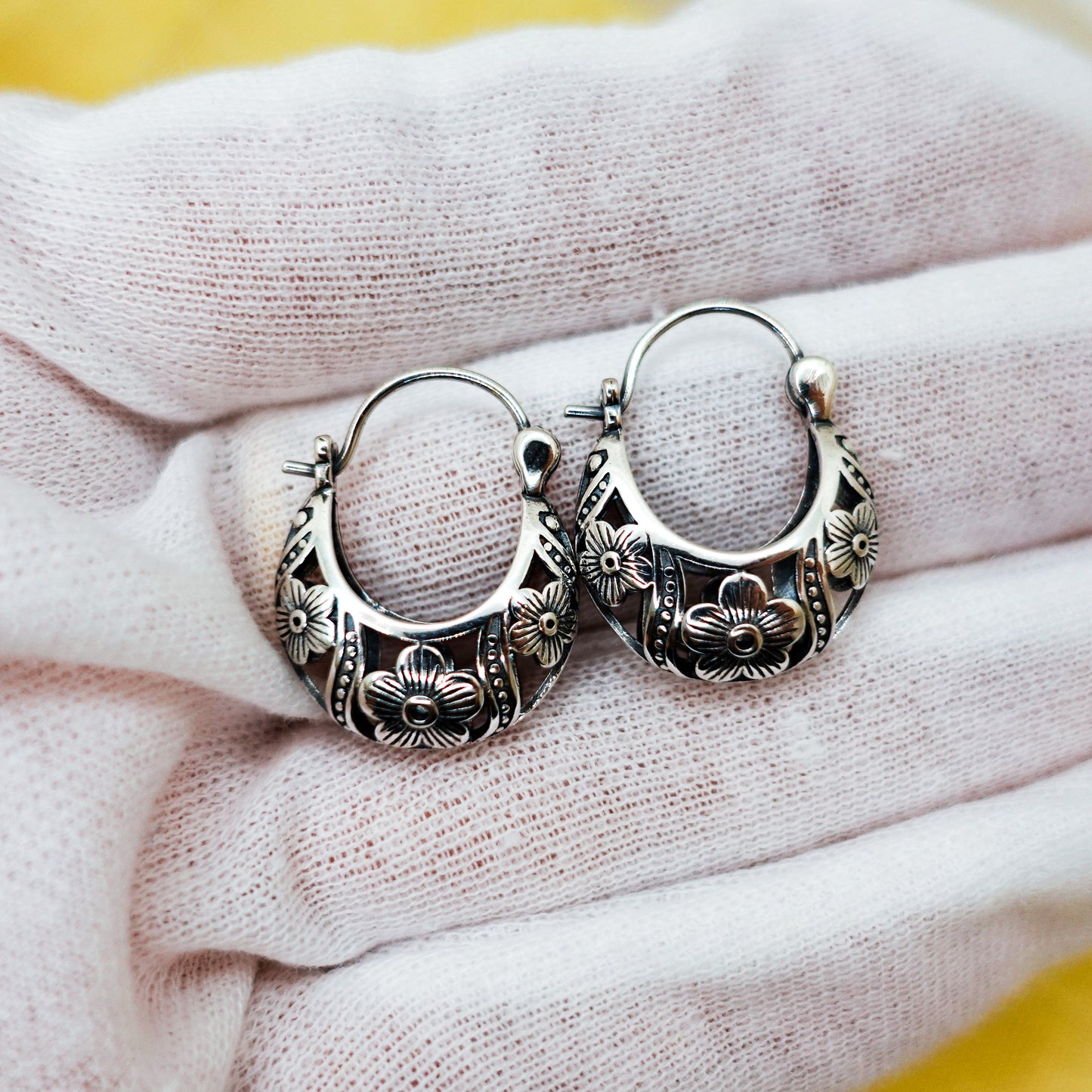 Sterling Silver Hoop Earrings, Filigree Vintage Hoop Earrings, Engraved Hollow Out Floral Small Hoop Earrings