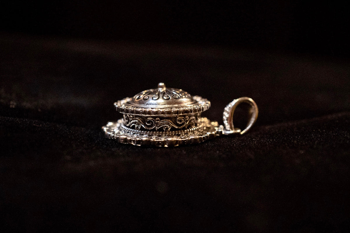 Sterling Silver Filigree Locket Necklace: Vintage Style Pendant