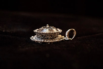 Sterling Silver Filigree Locket Necklace: Vintage Style Pendant
