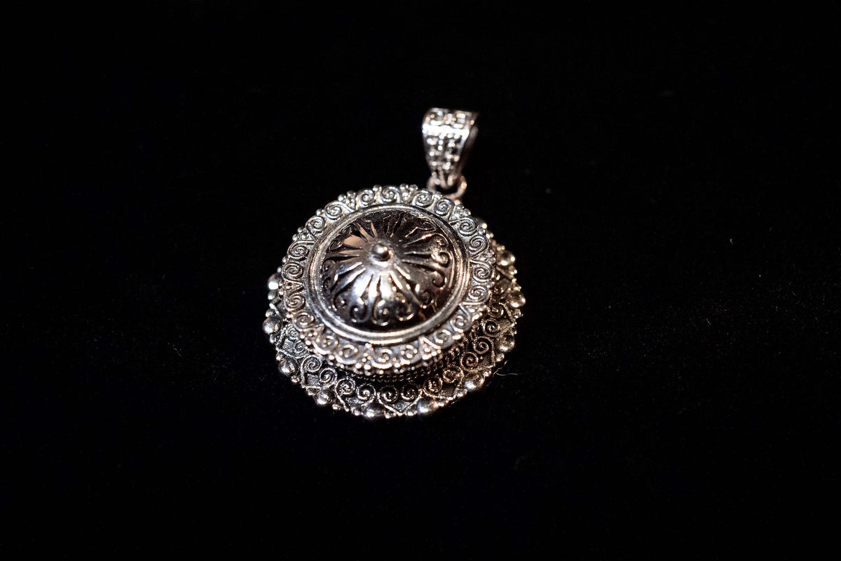 Sterling Silver Filigree Locket Necklace: Vintage Style Pendant