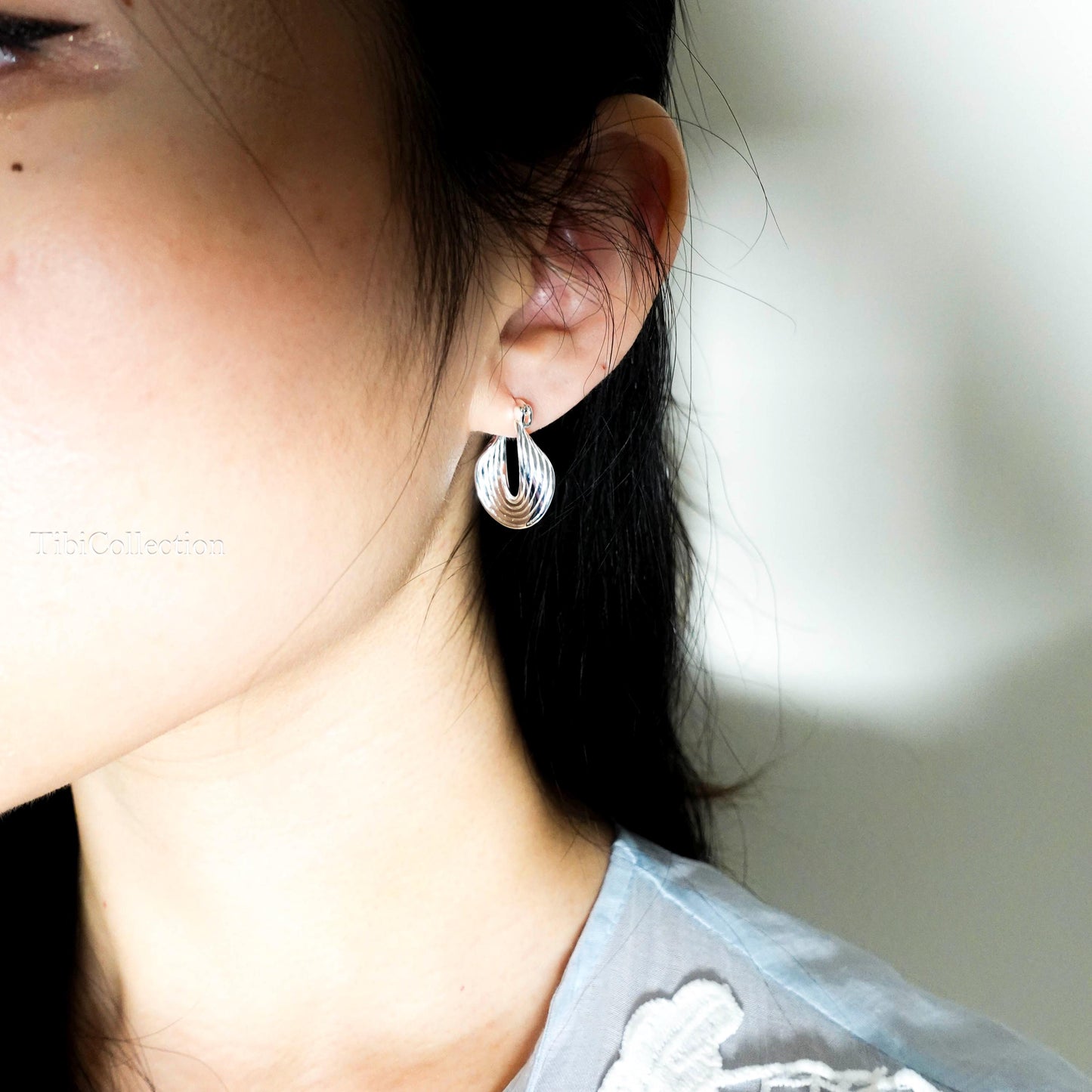 Sterling Silver Mobius Hoop Earrings, Eternal Twist Hoops, Celestial Infinity Earrings, Light Medium Hoops, Gift for Her